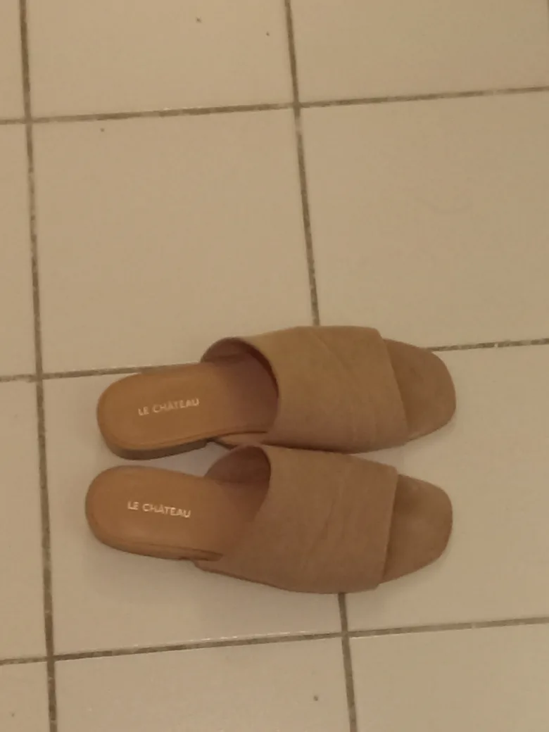 Le Chateau Beige Slide shoes - Size 39 thumbnail
