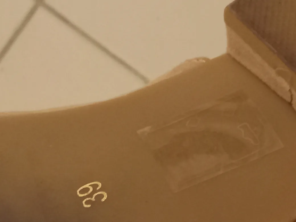 Le Chateau Beige Slide shoes - Size 39 image indicator(2)