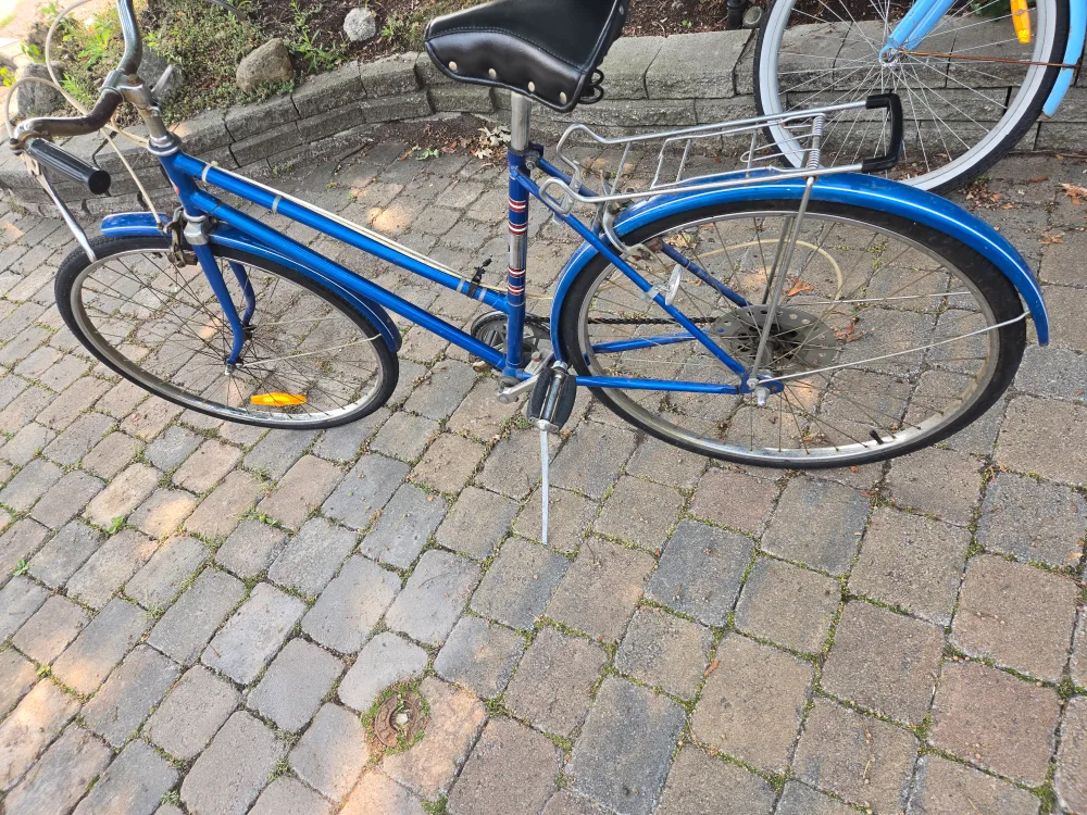 classic bicycle in excellent condition $169 lisgar Miss image indicator(2)