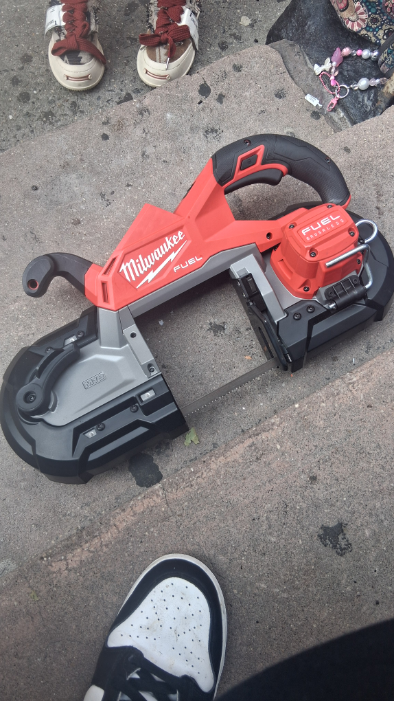 Milwaukee FUEL Band Saw & M18 Battery