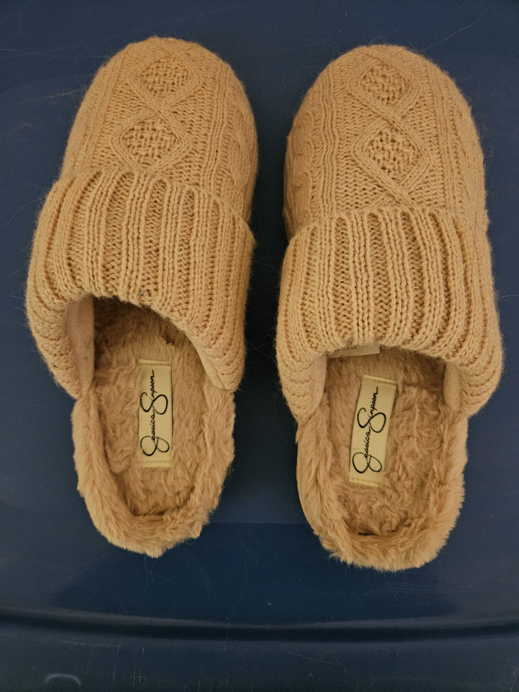 Jessica Simpson Knit Slippers Size M (7-8)