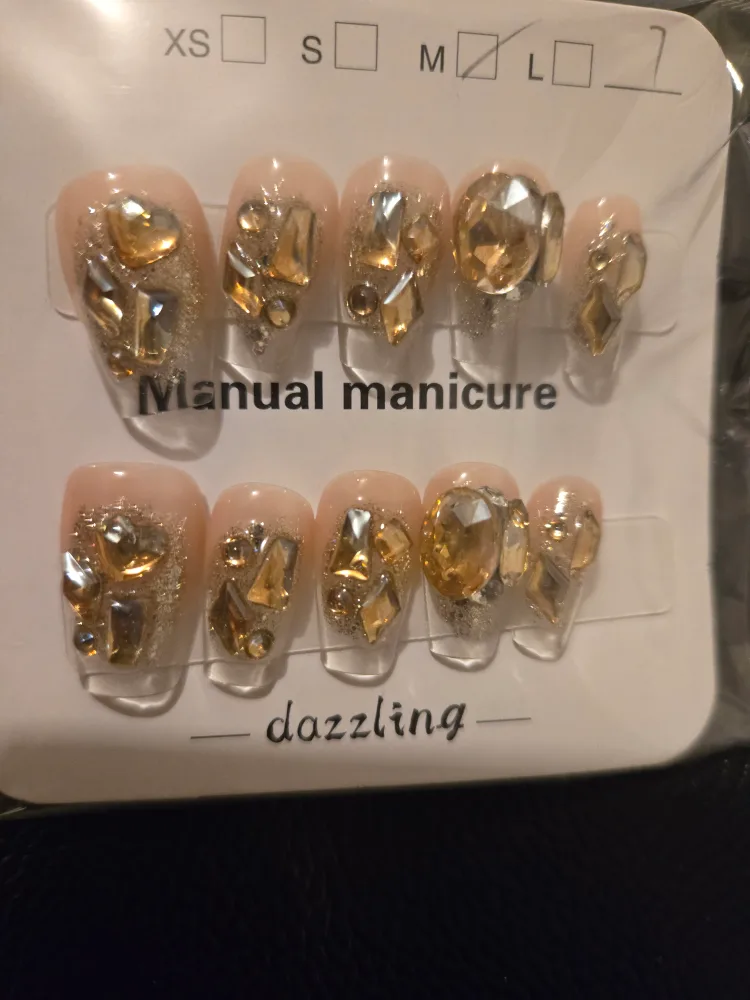 Dazzling Manual Manicure - Press On Nails thumbnail