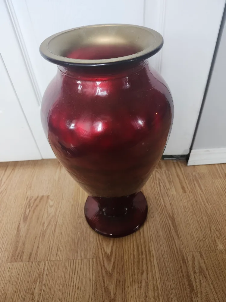 Beautiful Red Vase with gold trim image indicator(2)