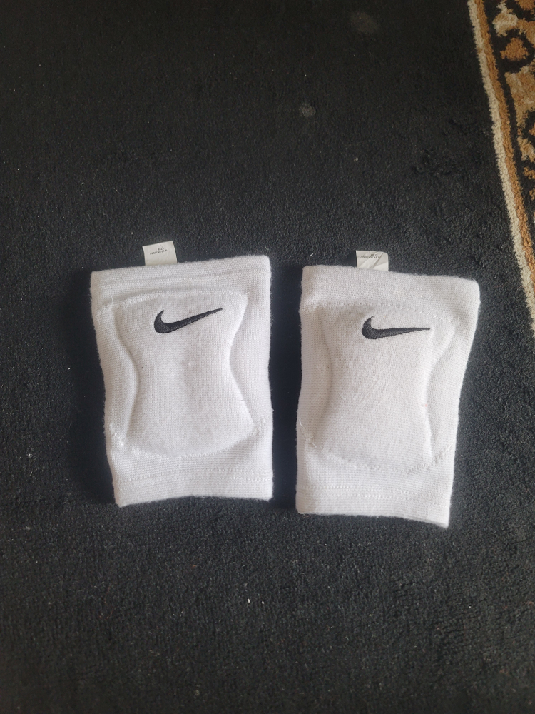 Nike Dri-FIT knee pads - White