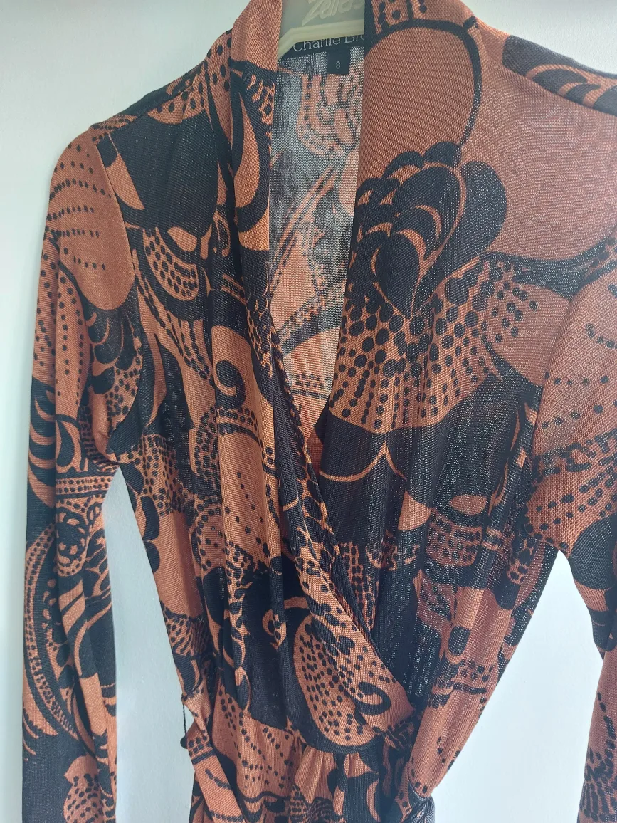 Last chance- Charlie Brown Faux Wrap Dress - Size 8 image indicator(2)