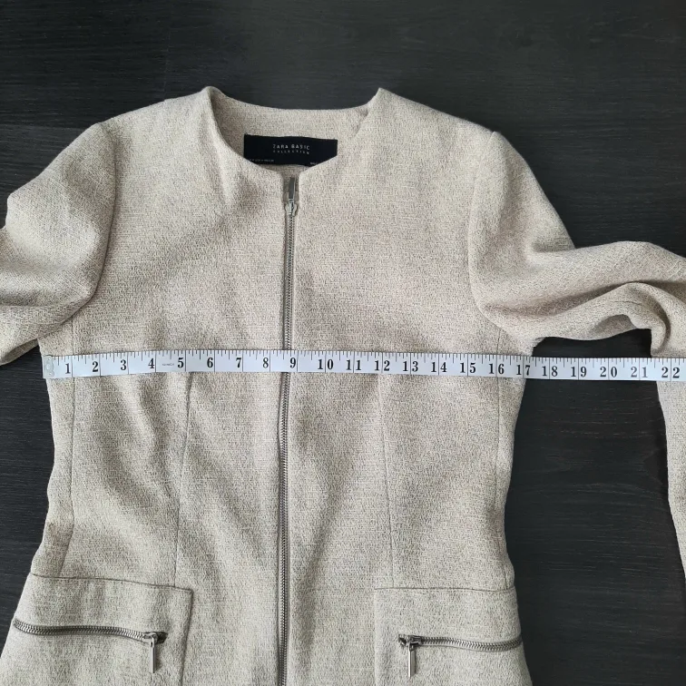 Zara Basic Collection Blazer - Size M image indicator(6)