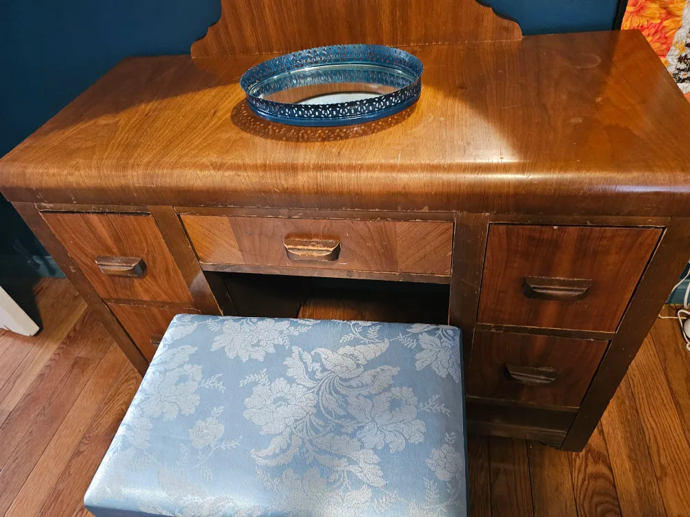 Antique Vanity Desk with Stool image indicator(2)