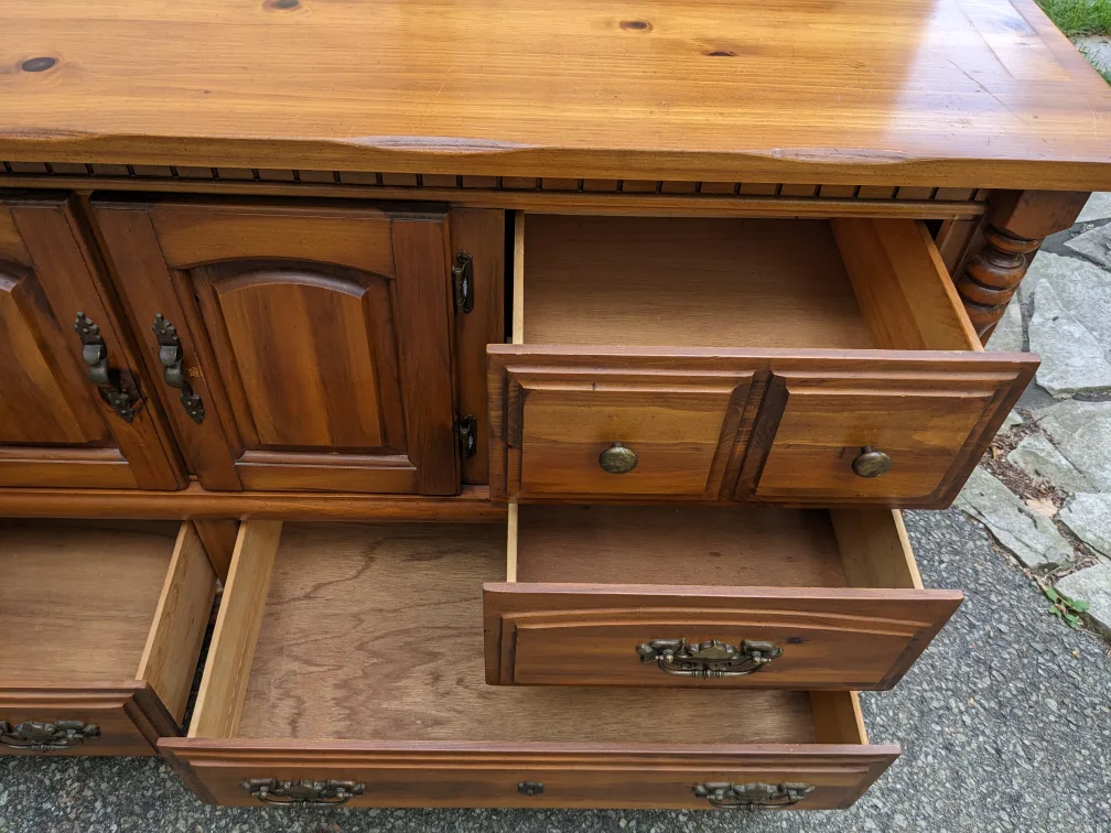6 Drawer Dresser/Cabinet Combo in Solid Pine image indicator(5)