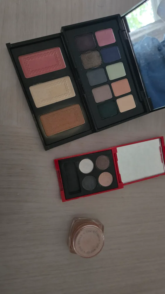 Used Elizabeth Arden Eyeshadow Palettes thumbnail
