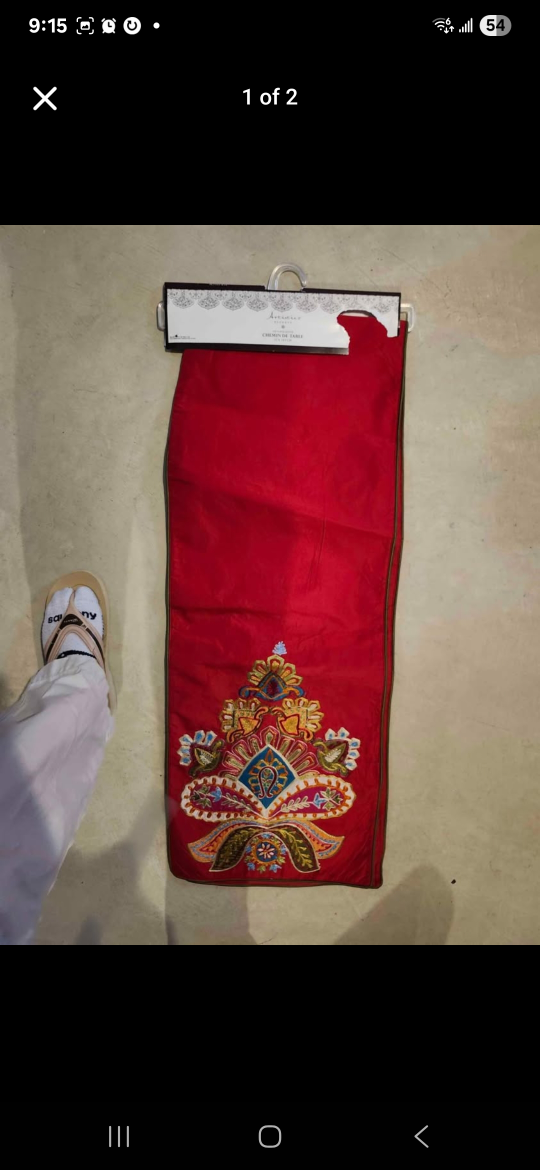 Red table runner