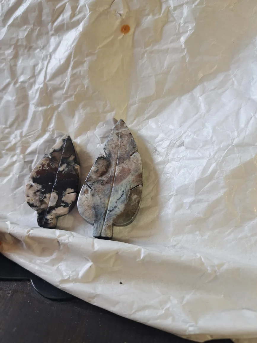 Leaf Shaped Carved agate image indicator(2)