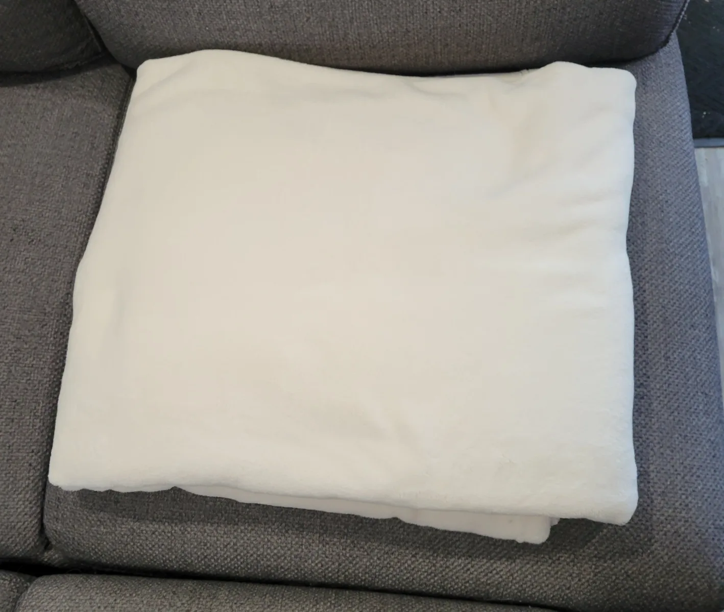 Blanket (Off White) thumbnail