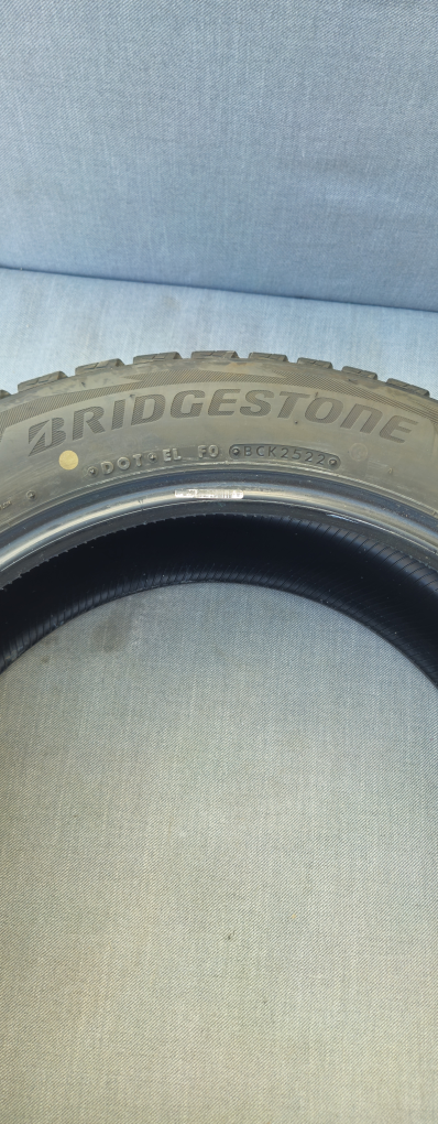Set of 4 Bridgestone Blizzak DM-V2 235/55R19