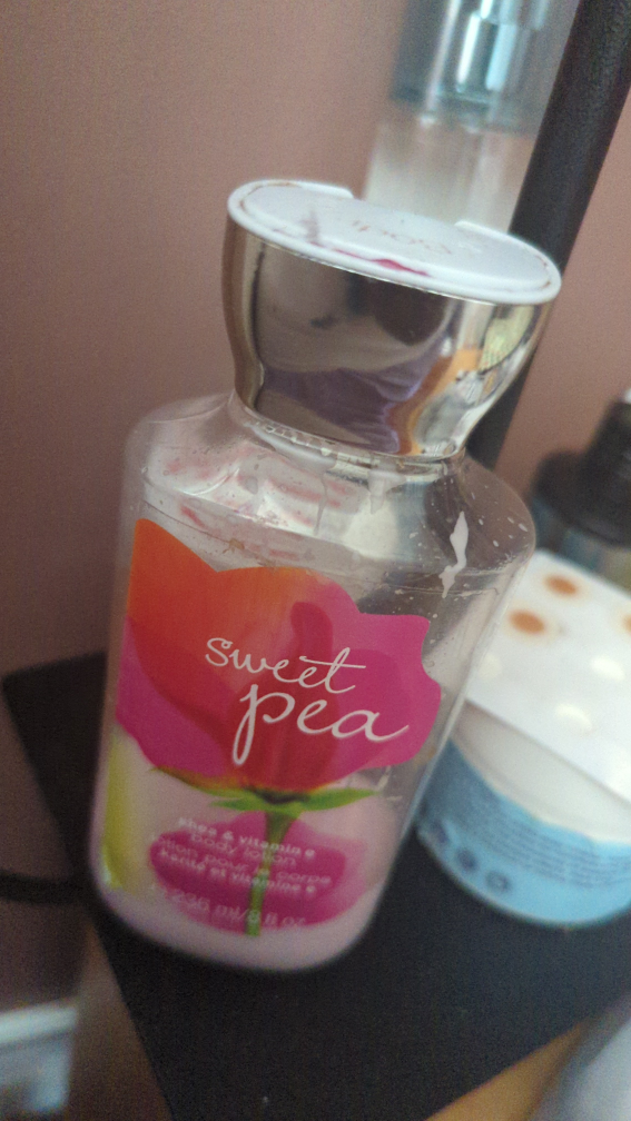Bath & Body Works Sweet Pea Lotion 236 mL