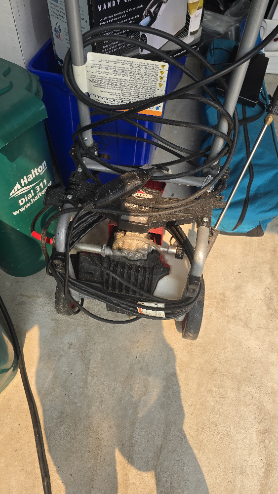 Briggs & Stratton 2000 PSI Pressure Washer - photo 2
