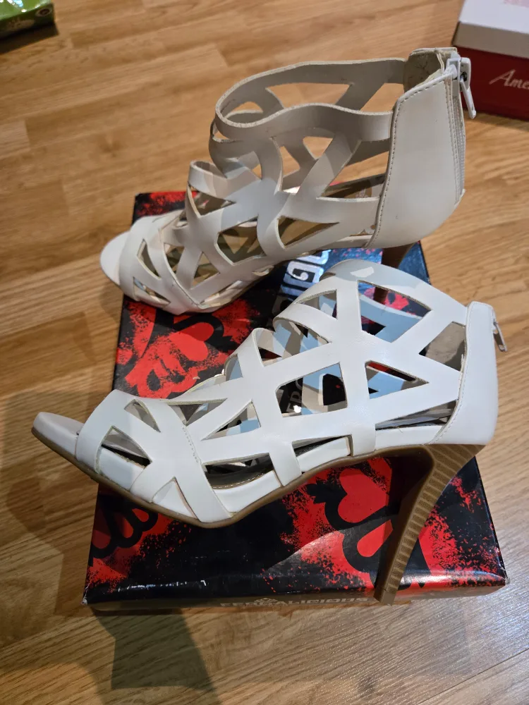 Fergalicious White Heels, Size 8 image indicator(4)
