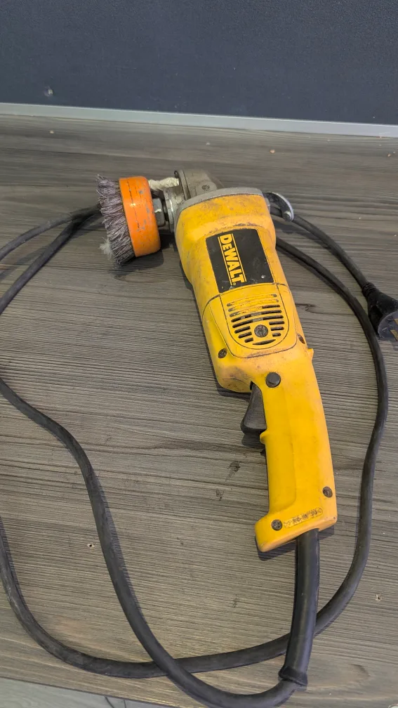 DeWalt Power grinder with Wire Brush image indicator(2)