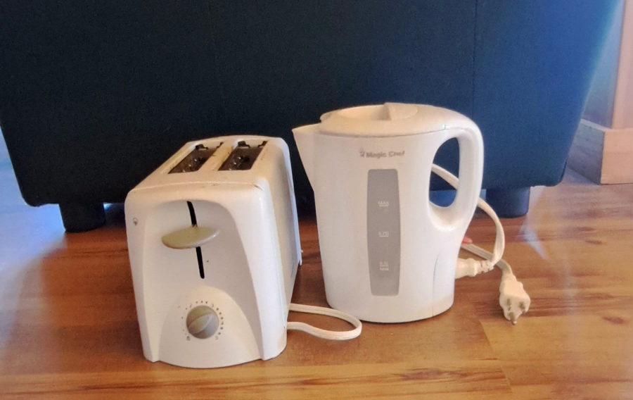 Magic Chef Kettle & Toaster Set