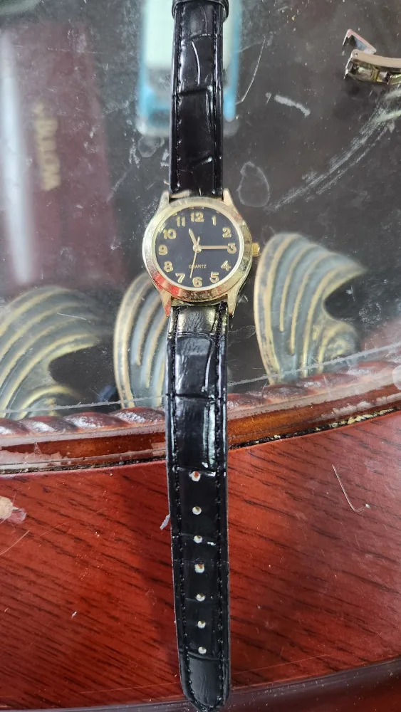 Quartz Watch - Black & Gold image indicator(2)