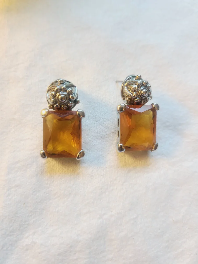 Vintage Amber Coloured Earrings thumbnail