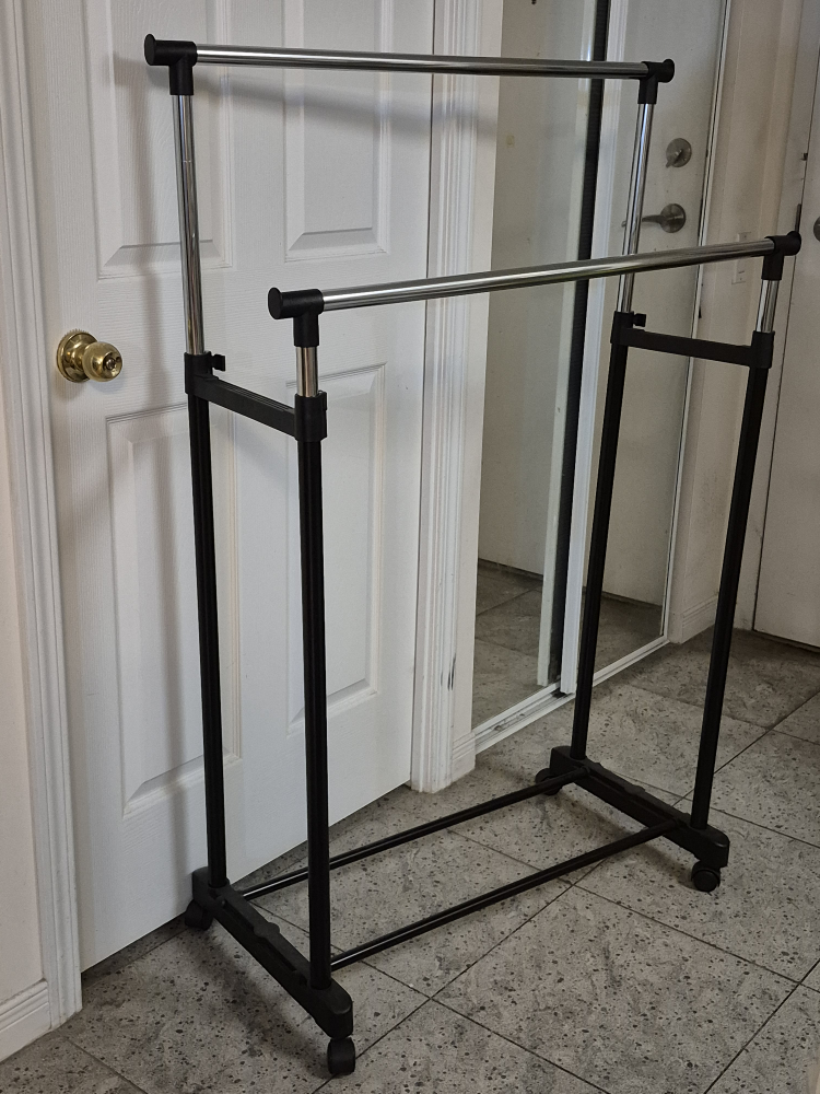 adjustable rolling cloth hanger