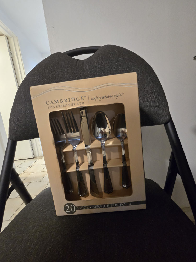 Cambridge Silversmiths 20-Piece Flatware Set - New