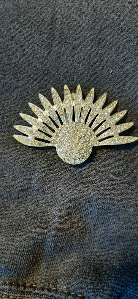 Vintage fan shaped scarf/fur clip brooch- Coro - photo 4