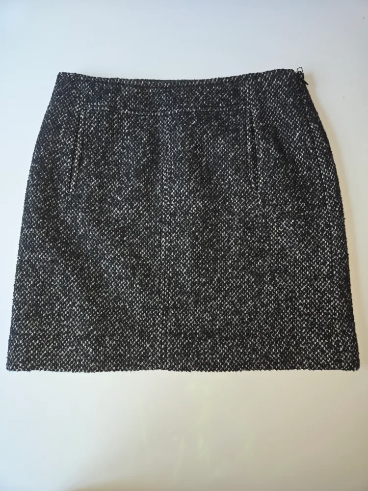 Banana Republic Skirt with Pockets! ❤️ thumbnail