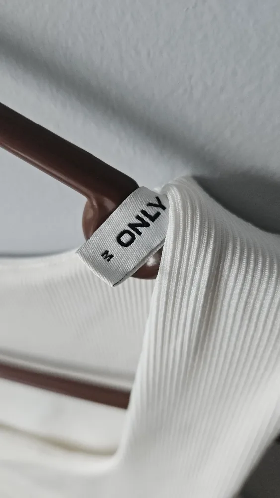 ONLY reversible white tank top image indicator(3)