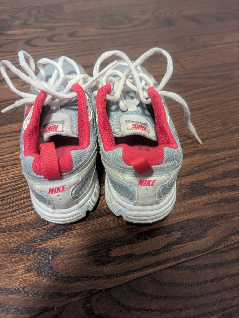 🧡 Nike Kids Running Shoes - Size 1Y / 13.5 - photo 3