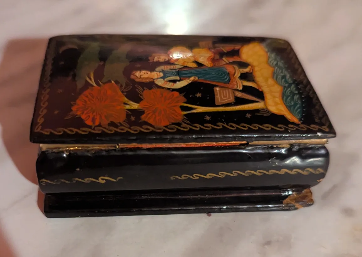 Vintage Russian Lacquer Box image indicator(2)