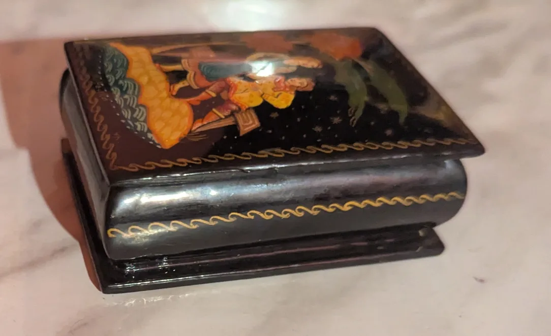 Vintage Russian Lacquer Box image indicator(3)