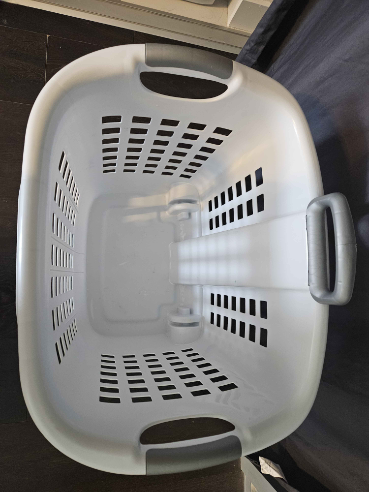 Laundry Basket with wheels - photo 3