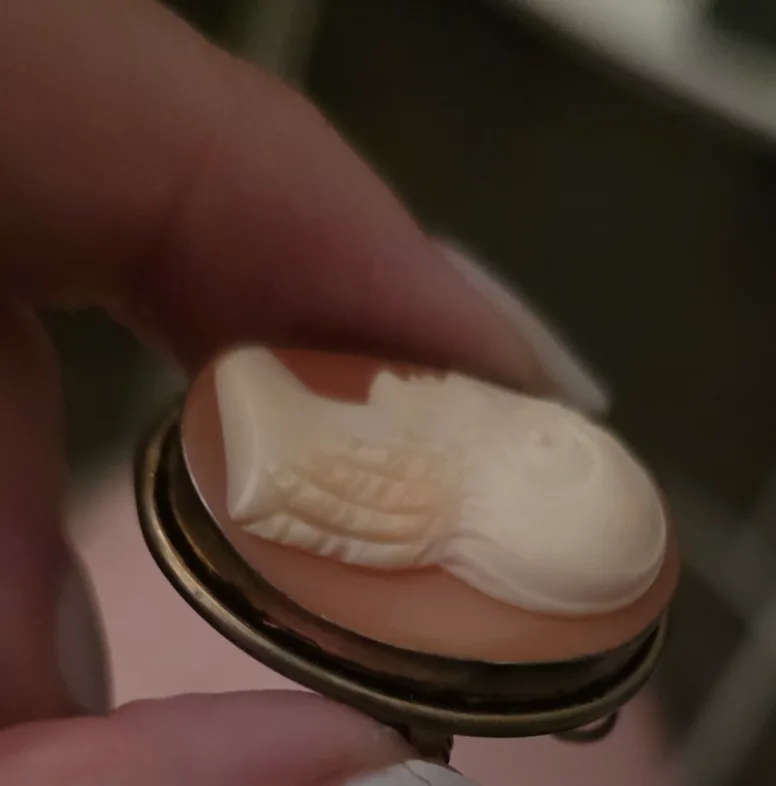 Vintage Cameo Brooch thumbnail