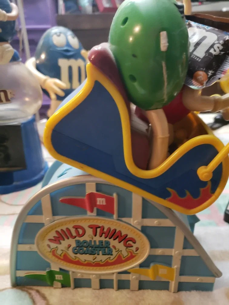 M&M's Candy Dispensers & Figurines image indicator(6)