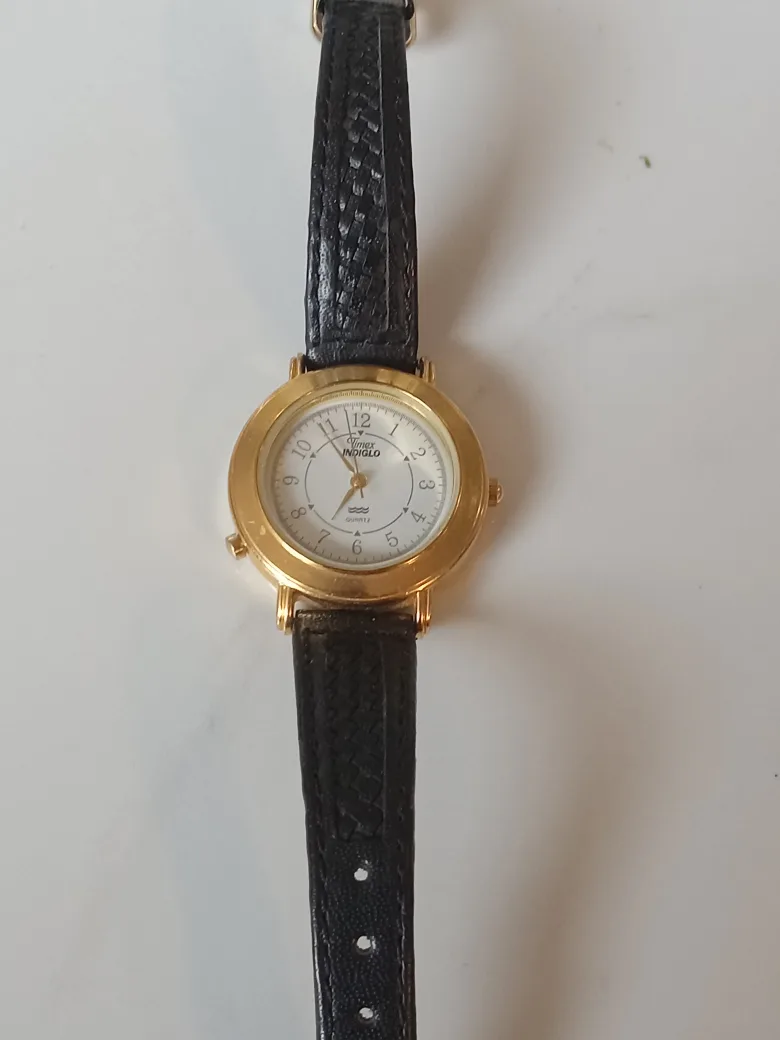 Timex Indiglo Quartz Watch - Gold & Black image indicator(4)