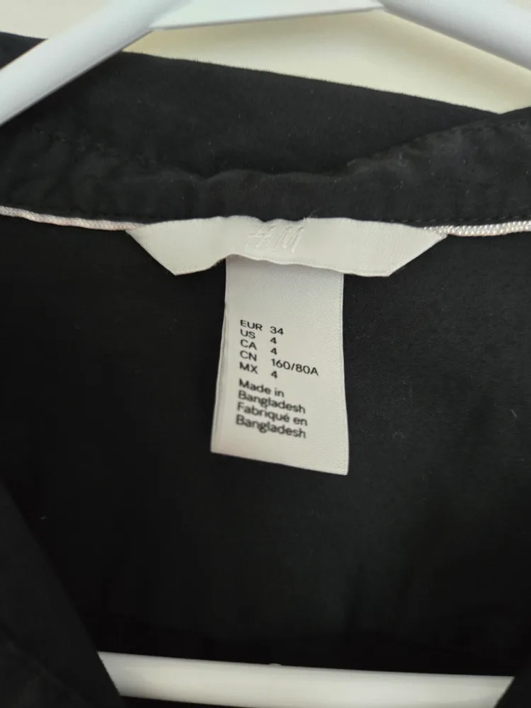 H&M Black Long Sleeve Button-Up - Size 4 image indicator(2)