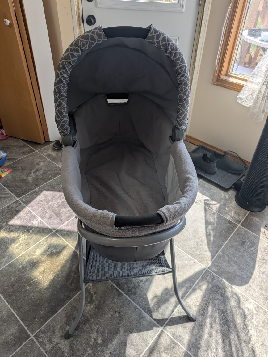 Bassinet - Great Condition - photo 3