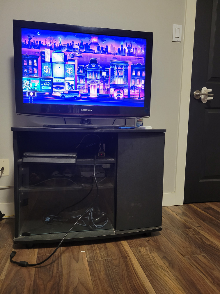Samsung TV and TV stand - photo 2