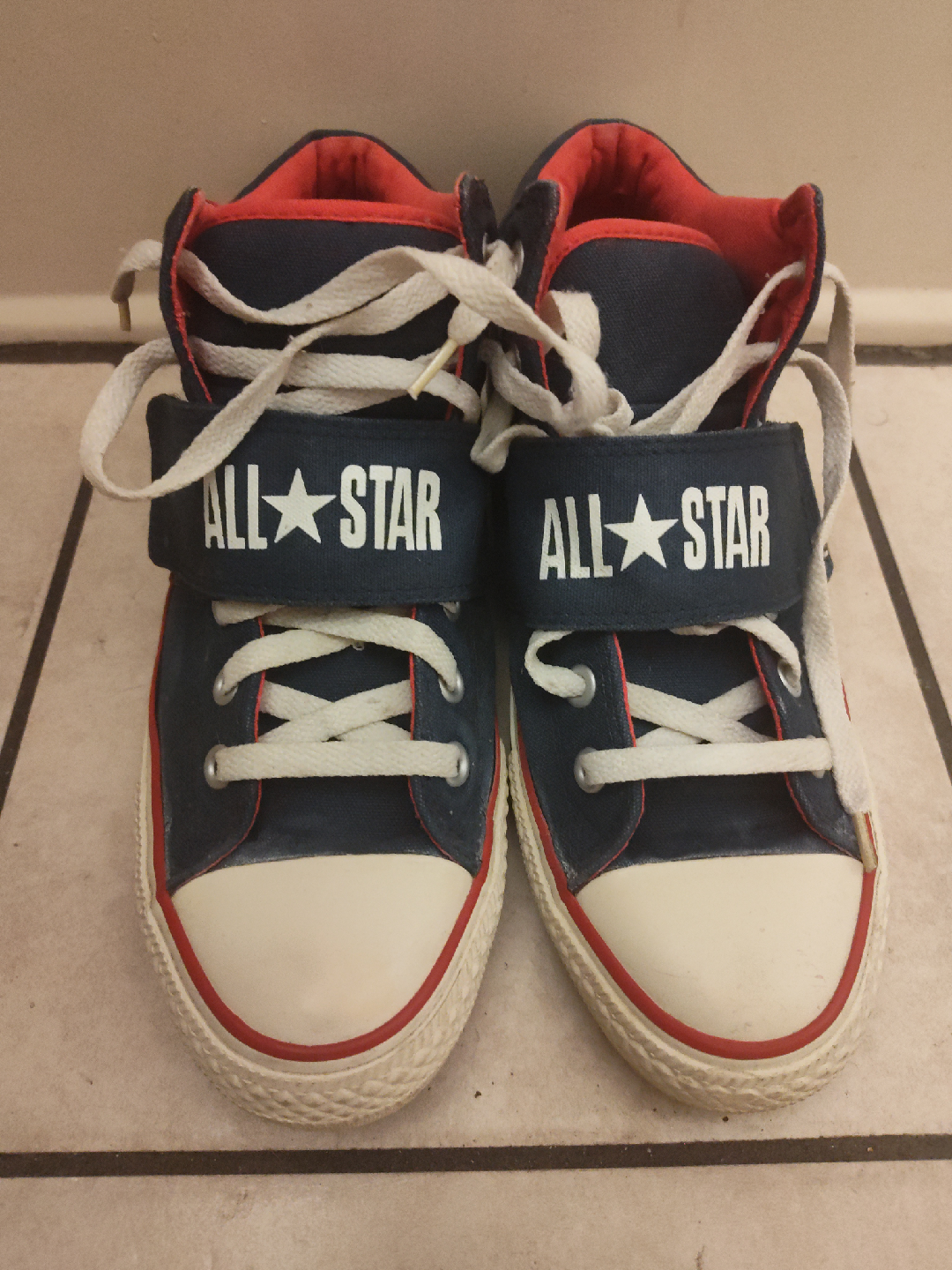 Converse All Star High Top Sneakers (SIZE 9)