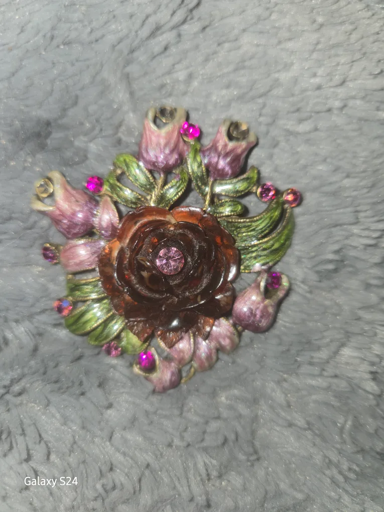 Antique Floral design Brouch image indicator(2)