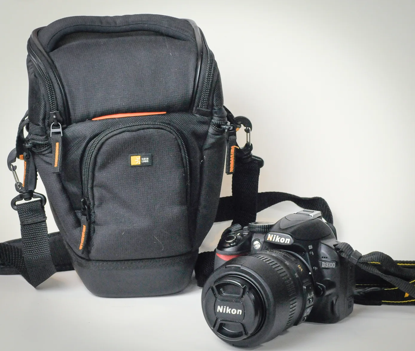 Nikon D3100 DSLR Camera w/ Case Logic Bag thumbnail