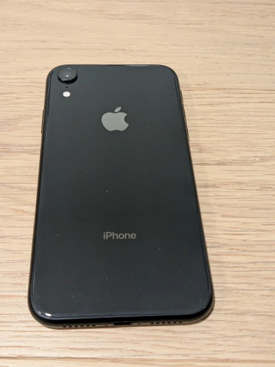 iPhone XR 64GB unlocked in great condition image indicator(2)