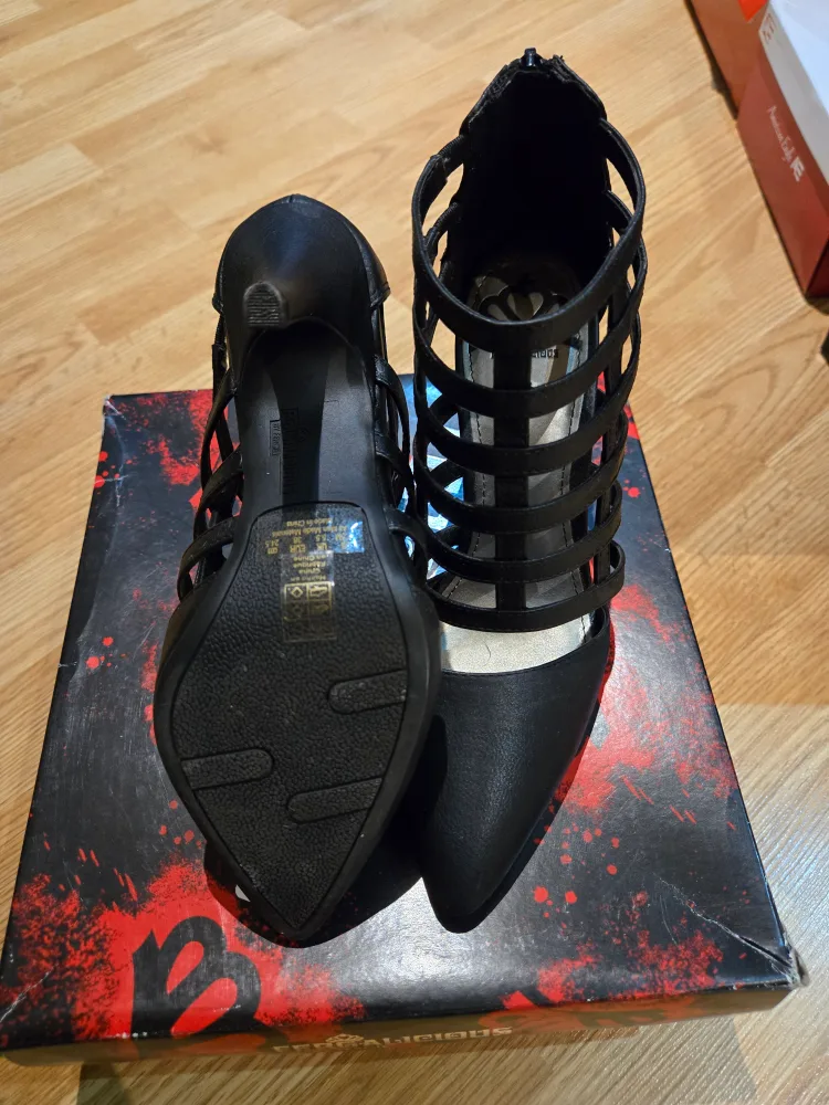 Ferglicious Jiles Black Heels - Size 7.5 image indicator(2)