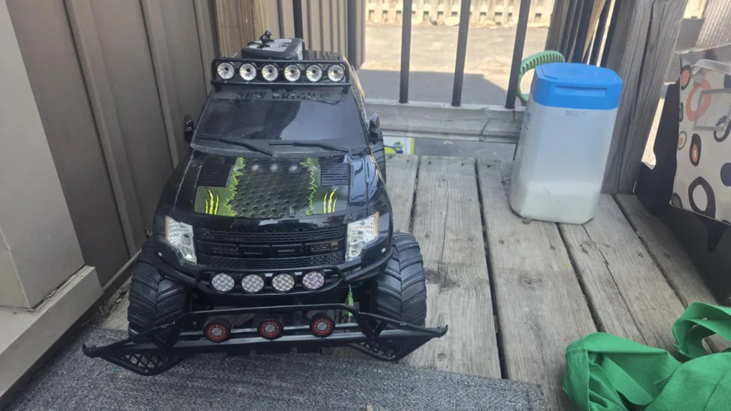 Ford F-150 Raptor RC Truck image indicator(2)