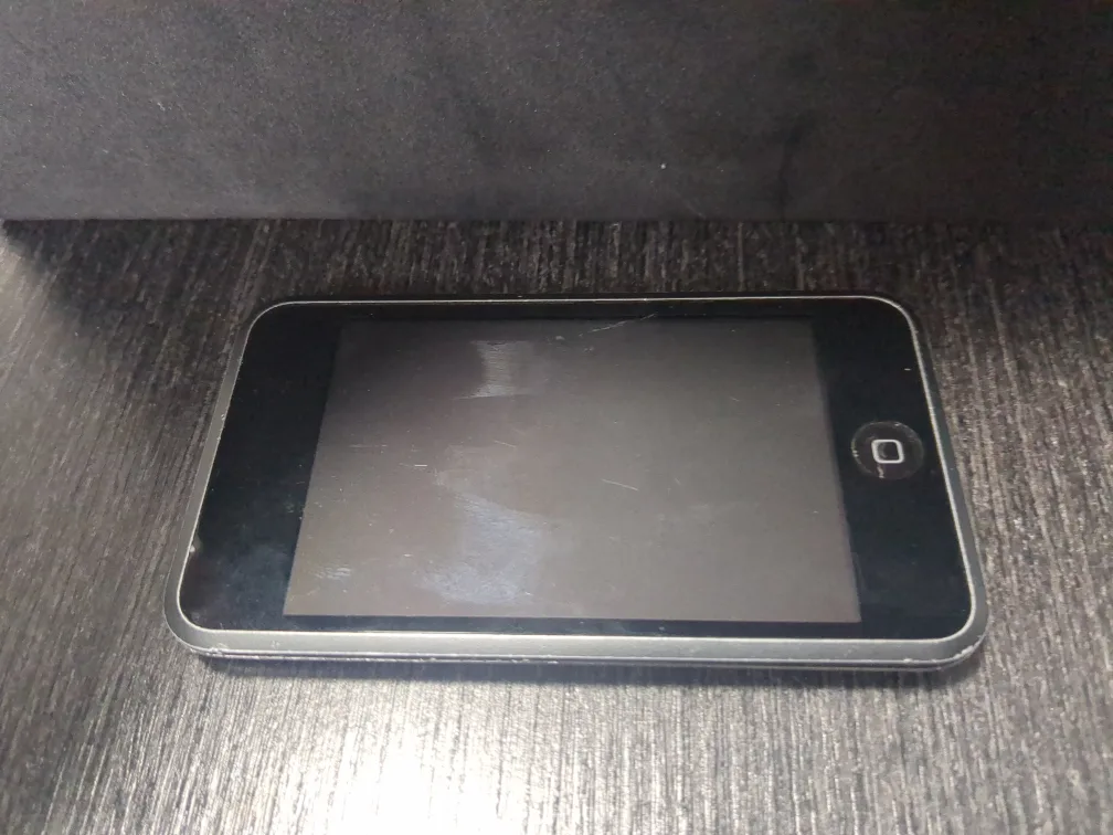 (for parts) 1st Generation Apple iPod Touch 8GB thumbnail