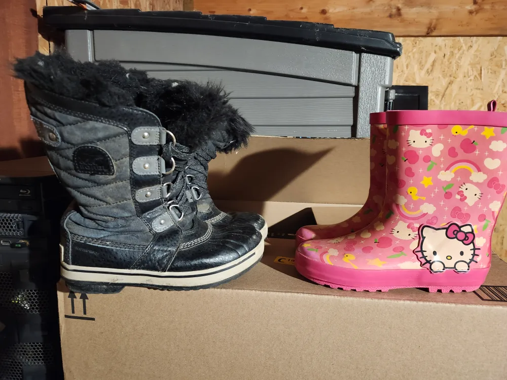 Sorel Winter Boots size 1 & Hello Kitty Rain Boots size 13 child image indicator(5)