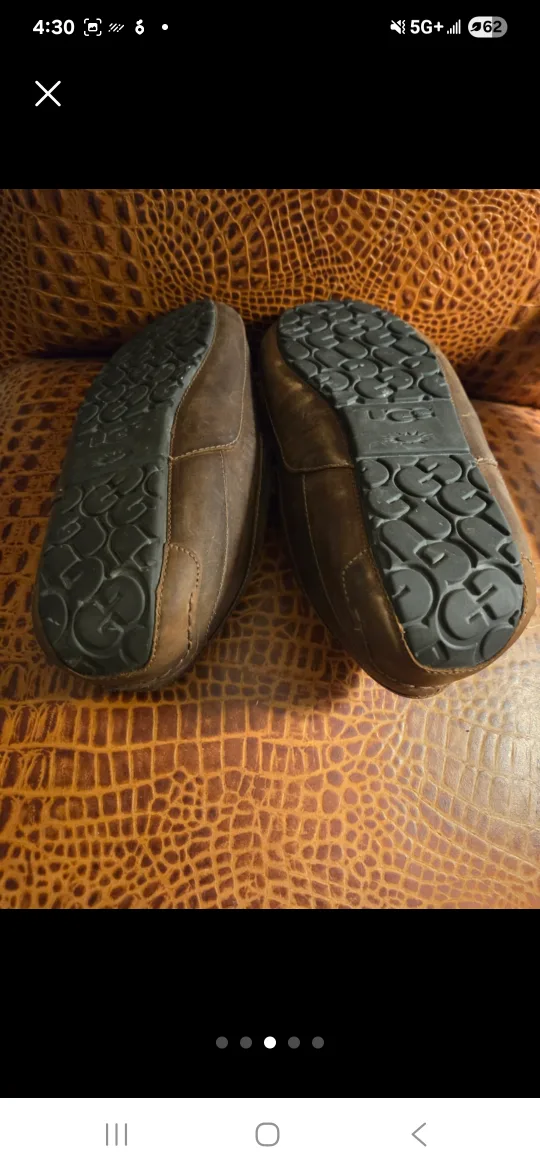 UGG Men's Ascot Leather Slippers, Size 13 image indicator(2)