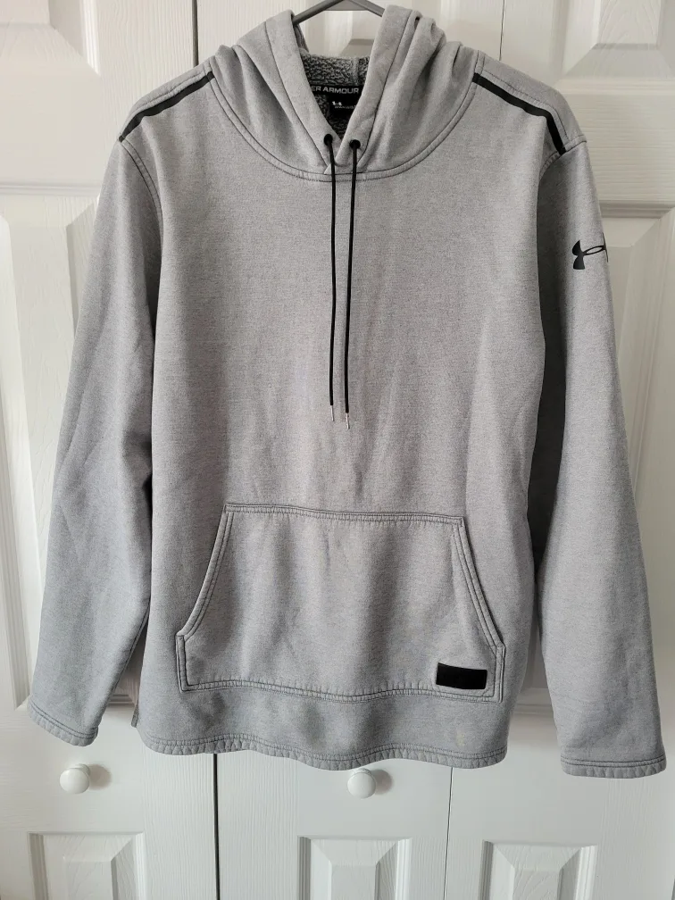 Under Armour Sweatshirt thumbnail