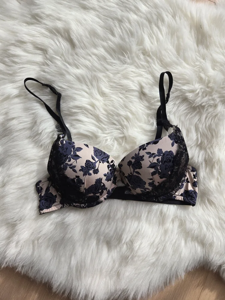 H&M Black Floral Lace Bra - Size 34A thumbnail